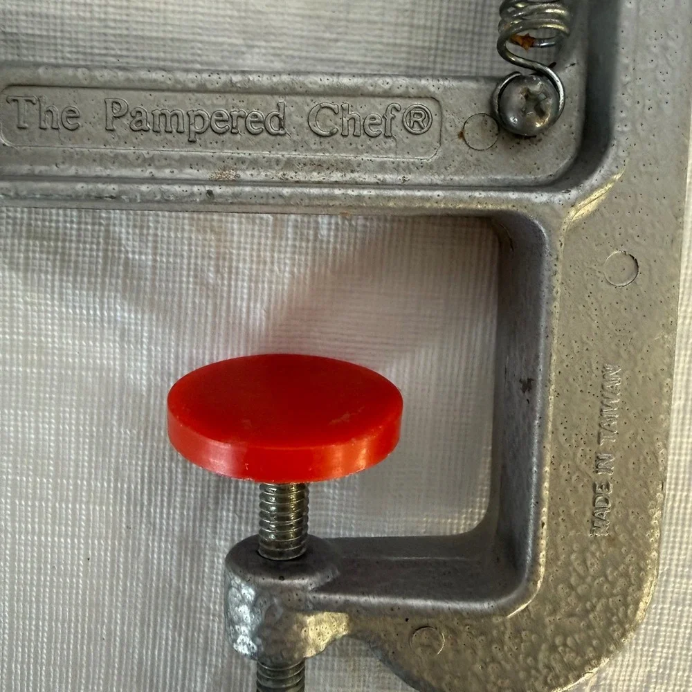 The Pampered Chef Apple Peeler Corer Slicer Silver Red Countertop Clamp 2430